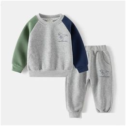 Kledingsets Spring herfst Kinderkinderen Set kleur werk kinderen jongens tweekleppige jongen casual tracksuit outfits tops broek 240318 drop del otwp9