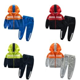 Kledingsets Lente Jongens Gestreepte Sportkleding Set Pakken Peuter Kinderen Capuchon Rits Jassen En Broeken 2 Stuks Trainingspak Kinderen 231207