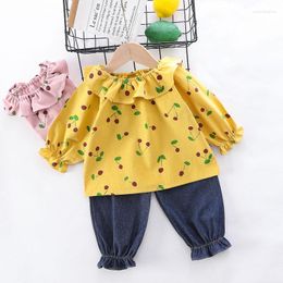 Conjuntos de ropa informal de primavera para niñas, camiseta de manga acampanada con estampado de cereza de dibujos animados de estilo coreano, pantalones vaqueros, conjunto para niños de 1 a 4 años