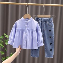 Conjuntos de ropa Ropa para niños de primavera Camisa de manga larga para niñas Jeans Conjunto de 2 piezas Camisa de algodón sólido para niñas Traje de jeans para niñas de 1 a 5 años 231024