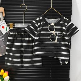 Ensembles de vêtements en t-shirt rayé pour garçons vêtements d'été de style coréen de style coréen décontracté kid