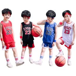 Kledingsets Student Voetbaluniform Tracksuitset Baby Sport Jerseys Kids Boys Team Basketball Jersey Pakken voetbalkleding Set Uniform Set 230418