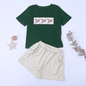 Kledingsets zomer 2-delige babyjongen set schattige casual mode cartoon vogel geborduurde groene t-shirtshorts boutique kinderkleding 230410