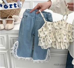 Ensembles de vêtements été 2023 Nouveaux enfants Girl Sweet Fashion Flower Slings Tops + Lace Pearl Jeans Denim Pantalon Crated Pantal