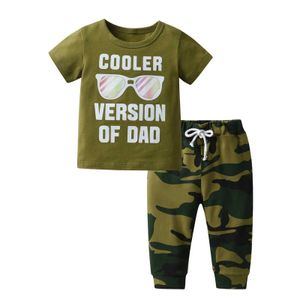 Ensembles de vêtements Ensemble de vêtements de coton pour bébé d'été avec lettre à manches courtes t-shirt imprimé et pantalon de camouflage pour les nouveau-nés J240518