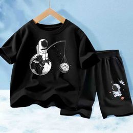 Vêtements Ensembles d'été Childrens Astronaute Fishing Moon Moon Vêtements 2 pièces T-shirt Coton Baby + Shorts Set Boys Sportswearl2405L2405