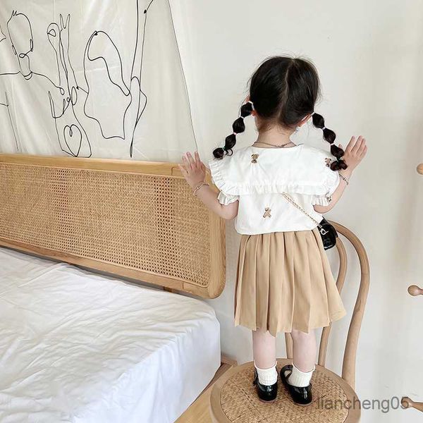 Conjuntos de ropa Familia de verano Ropa a juego Niño Niña Camisa de oso de manga corta blanca + Pantalones cortos + falda Algodón Estilo universitario Traje Ropa de bebé R230805