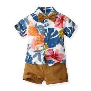 Kledingsets Summer Fashion Boy Clothing Set Hawai Style Floral Short Sleeve Bowtie Shirtshorts Boy Casual Dessen Gentleman Baby 2pcs Pak W230210