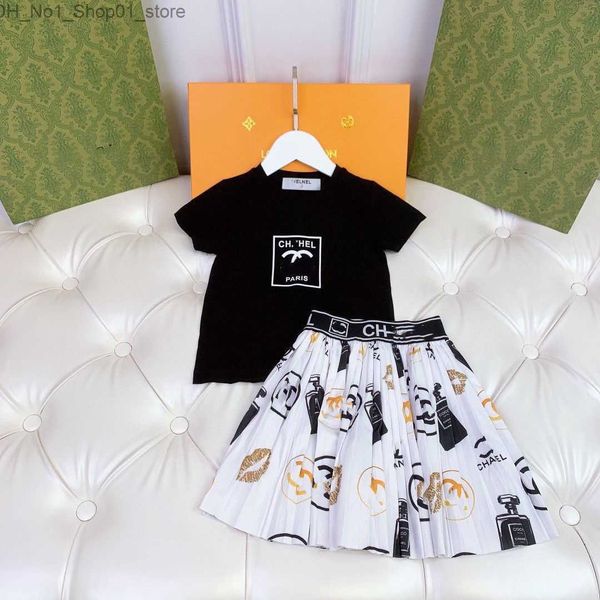 Conjuntos de ropa Summer Corea Corea Instagram Super Linda Marca de manga corta Falda plisada Media falda Juego de dos piezas para niñas Mid o Large Children 1 Q240417