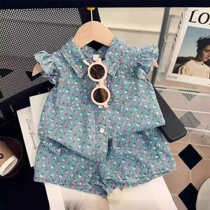 Ensembles de vêtements Summer Sweet 2pcs Enfants Enfants Ensembles de vêtements sans manches Floral Denim Shirts Kids Set 2024 Nouveaux costumes de bébé filles Y240412