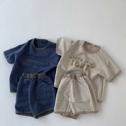 Ensembles de vêtements été costume de sport pour enfants d'un an nouvelle impression de lettre de contraste de couleur bébé confortable short à manches courtes deux pièces