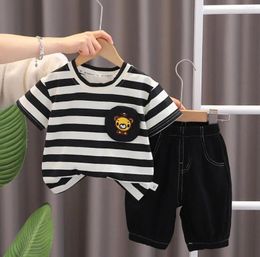 Ensembles de vêtements Toddler Boys Turnits Set Summer Baby Boy Clothes 1 à 2 ans Cartoon rayé T-shirts mignons shorts Enfants Suit
