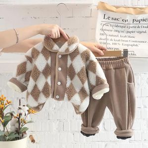 Kledingsets Peuter Jongens Winter Trainingspakken Koreaanse stijl Fleece verdikte parka's Jas Bovenkleding en broeken Baby-outfits Kinderbabykleding 231021