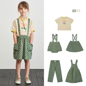 Ensembles de vêtements Enfant Fille Vêtements Ensemble Caramel Bébé Barboteuse Filles Robe À Bretelles Enfants T-shirts Vert Motif Garçon Salopette Pantalon Lâche Été 230310