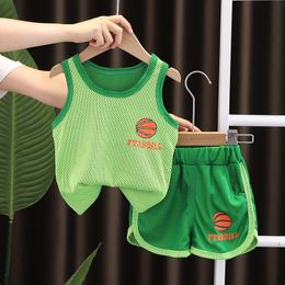 Ensembles de vêtements Vêtements d'été pour tout-petits pour enfants Mode Breathe Lettre Imprimer Gilet et short sans manches Costumes de football pour enfants Tenue de bébé garçon 230626