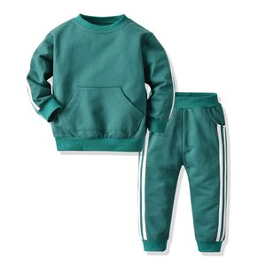 Kledingsets Top en top Babykleding Sets Baby Boy Girls Deskledingen 2 stks Outfits Fleece Hooded Tops broek Bebes Tracksuit sportkleding 230311