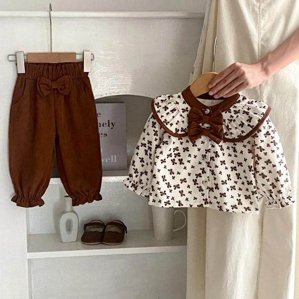 Conjuntos de ropa de dos piezas para niñas, ropa de calle de otoño, camisas decoradas con lazo y estampado de flores blancas, pantalones marrones sueltos