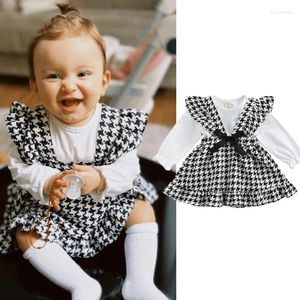 Ensembles de vêtements Wallarenear 0-24M Born Baby Girls 2pcs Tenue d'automne douce blanche à manches longues barboteuse pied-de-poule jupe à bretelles