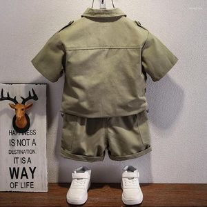 Kledingsets Western Baby Boys Deskled 2024 Zomertjes Pak Army Green Button Rapel Shirt Multi-Pocket Workwear Child Set 2 tot 8 jaar