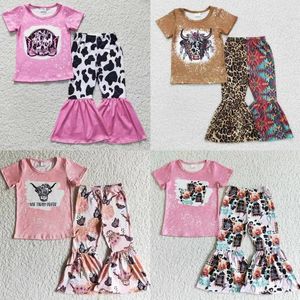 Kledingsets Groothandel Kinderen Kinderoutfit Babymeisje met korte mouwen Koe-shirt Westerse print Bell Bottom-broek Peuter-babyset