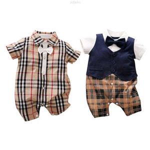 Ensembles de vêtements en gros mignon imprimé à carreaux Gentleman Style nouveau-né à manches courtes coton bébé vêtements barboteuses pour l'été