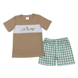 Conjuntos de ropa al por mayor de camisetas de algodón de manga corta para niños pantalones cortos a cuadros de pato para bebés de ropa bordada de verano D240514