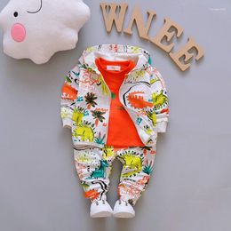 Kledingsets Winter Herfst 3 stuks Baby Jongenskleding Set Lounge Lange mouw Dinosaurusoutfits 1 2 3 4 jaar Kapmantel T-shirt Hoodies Broek