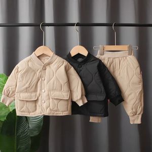 Conjuntos de ropa Invierno Otoño Ropa para bebés Ropa de manga completa Parkas sólidas Pantalones 2 unids / set Trajes de algodón Ropa para niños Chándales de marca para niños pequeños 231007