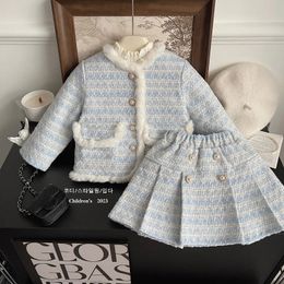 Ensembles de vêtements Filles d'hiver 2 pièces Ensemble de vêtements de princesse Ensemble de manteaux rembourrés en coton chaud Jupe en dentelle polaire T-shirt Enfant en bas âge Tenues de fille 2 7 ans 231207