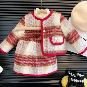 Conjuntos de ropa Conjunto de ropa de tweed para niñas de invierno, chaquetas gruesas y cálidas para niños, falda, camiseta de lana de encaje coreano, conjunto de traje de niña de Navidad 231113