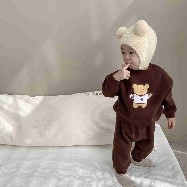 Vêtements Ensembles d'hiver Nouveau bébé à manches longues Sents Kids Girls Filles plus en velours Sweat-shirt épais 2pcs Suit Boy Boy Warm Sportswear Set H240508