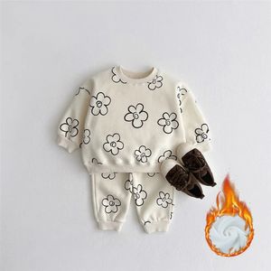 Ensembles de vêtements Hiver Chaud Corée Enfant Bébé Fille Garçon Vêtements Ensemble Fleur Épaissir Polaire SweatPants 2 pcs Survêtement Enfants Costume 231211