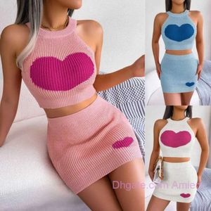 Kleding Groothandel Spring Summer Dames Tracksuits Tweedelige rok Set Leisure Love Color Contrast Naked Top Wrapped Hip Skirs Suits Lady Wear Outfits