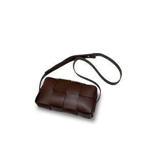 Cloud Bag - Grand tissage, design minimaliste : petit sac carré en cuir véritable avec tissage quadrillé, sac à main élégant, aisselles, épaule unique, bandoulière rouge