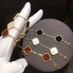 Bracelet trèfle Bracelet de créateur Bracelet à quatre feuilles Bracelets de luxe pour femmes Femme Navire gratuit Designer Bijoux frais et beaux
