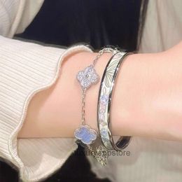 braccialetto di trifoglio braccialetto di trifoglio viola di fascia alta da donna con diamanti incrostati luce di lusso di nicchia squisito 2023 nuove signore regalo