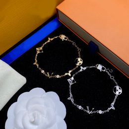 Clover Letter Charm Armbanden Luxe Merk Designer Kristallen Hanger voor Vrouwen 18K Goud Verzilverd Ketting Polsband Manchet Bangle Bruiloft Mode-sieraden
