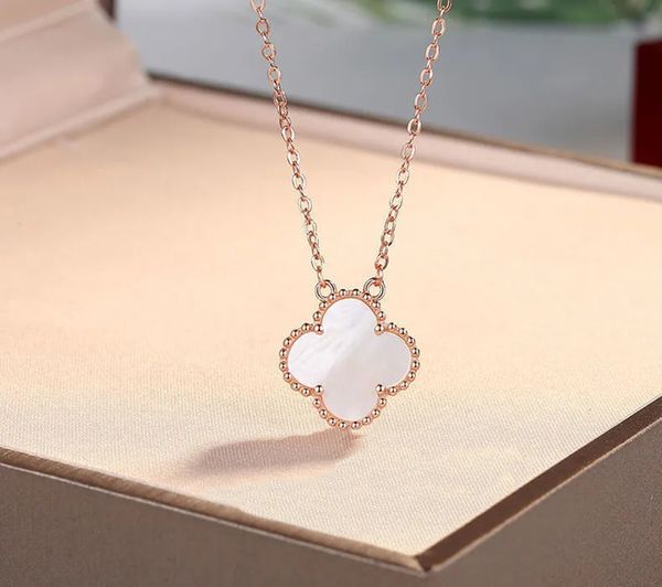 Collier de trèfle femelle 18K Rose Gold Pendant Light Luxury Premium Agate S999 Silver Silver à quatre feuilles JGGM