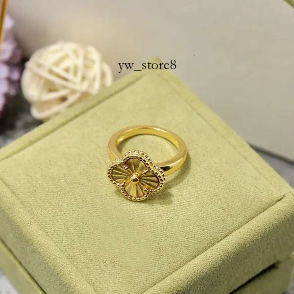 Anneau de trèfle à quatre feuilles Clover Ring Natural Shell Gemstone Gold Plated 18K pour femme Designer T0p Counter Quality Luxury Classic Style Gift For Girlfriend 8817