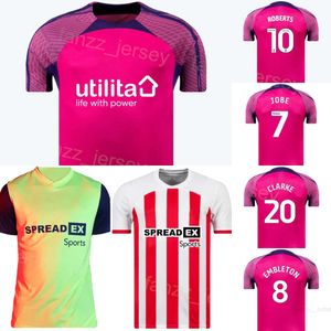 Équipe du club 2023-24 Maillots de football de Sunderland 20 Jack Clarke 17 Abdoullah Ba 24 Daniel Neil 7 Jobe Bellingham 1 Anthony Patterson Kits de maillots de football Vert Rose Rouge