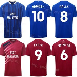 Équipe du club Cardiff Soccer City 6 Ryan Wintle Maillots 23 24 FC 12 Ike Ugbo 38 PERRY NG 16 Karlan Grant 21 Jak Alnwick 23 Manolis Siopis Kits de maillots de football Bleu Rouge Couleur