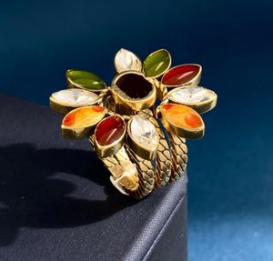 Cluster diamantringen voor vrouwen 2023 NIEUW VINTAGE KOPER DRIE-in-één Anel kleurrijke edelsteenbloem Opening modeontwerper ring damesliefhebbers geschenken sieraden