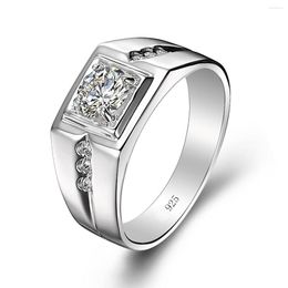 Anillos de racimo 0.5ct 5mm Corte redondo Compromiso de boda Moissanite Diamond Anillo masculino Diseñador de plata gruesa Joyería Regalo de lujo