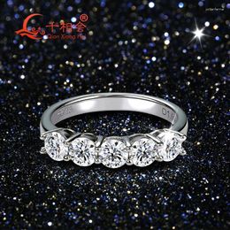 Cluster anneaux 1.5ct 4 mm ronde cinq pierres d vvs blanc Moisanite Half Eternity Band Ring 925 Sterling Silver Jewelry Engagement Women Gift