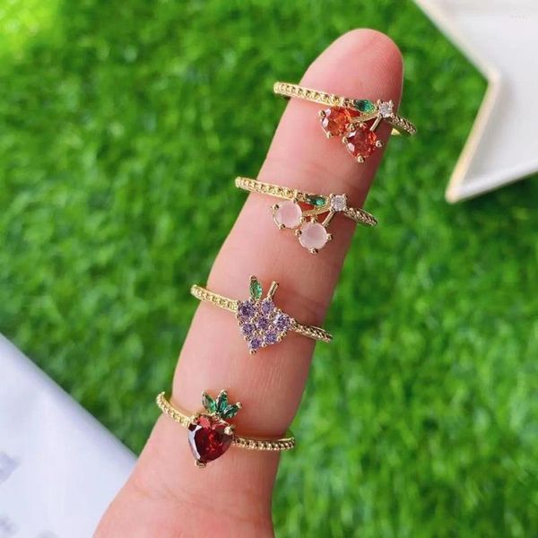 Bagues de cluster 10pcs Trendy Summer Mignon Dainty Daily Bijoux Coloré Zircon Cubique CZ Fraise Cerise Bague Plaqué Or Fruit