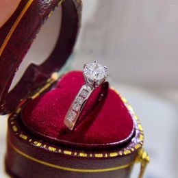Bagues de cluster 18 carats en or blanc rond 05 FG SI bague de fiançailles en diamant naturel véritable cadeau fin pour dame