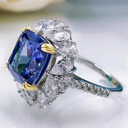 Bagues de cluster 2021 Luxe 925 Sterling Silver Mariage pour petite amie Full High Carbon Diamond Tanzanite Gemstone Party Ring Fine J284r