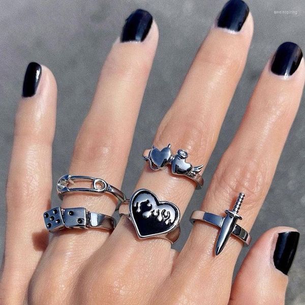 Anillos de racimo 2022 europeo/americano de moda Punk Metal corazón papel Clip cuchillo dados nudillo cola 5 uds conjuntos para mujeres goteo aceite joyería