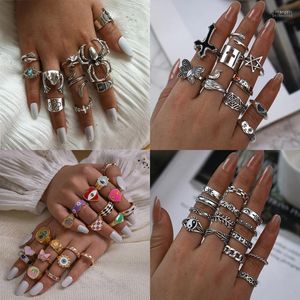 Cluster Anneaux 2022 Vintage Cool Spider Flinkle Sigle pour les femmes Boho Cross Midi Joint Ring Goth Alt Fleurs sculptées Crystal Jewelry Rita2