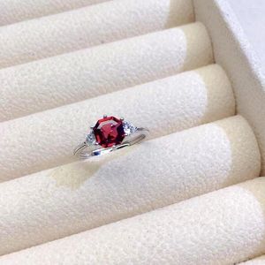 Clusterringen 2023 6 mm Red Garnet Silver Ring voor jong meisje gecertificeerde natuurlijke mode 925 sieraden goed cadeau
